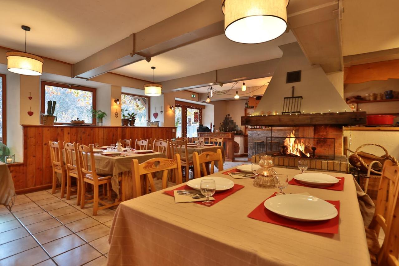 Hotel Restaurant Gites Les 5 Saisons Freissinieres Exterior foto